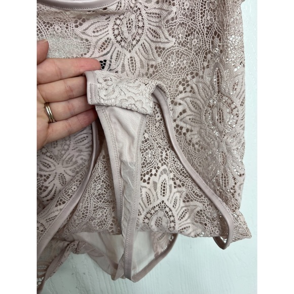 NWT VICTORIAS SECRET Blush Pink Lace Bodysuit lingerie - Picture 3 of 8